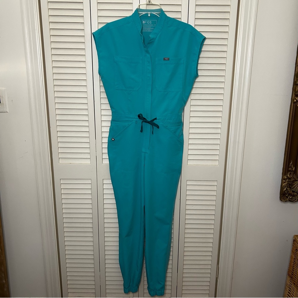 Figs Rafaela Cargo Scrub Jumpsuit in teal size xs